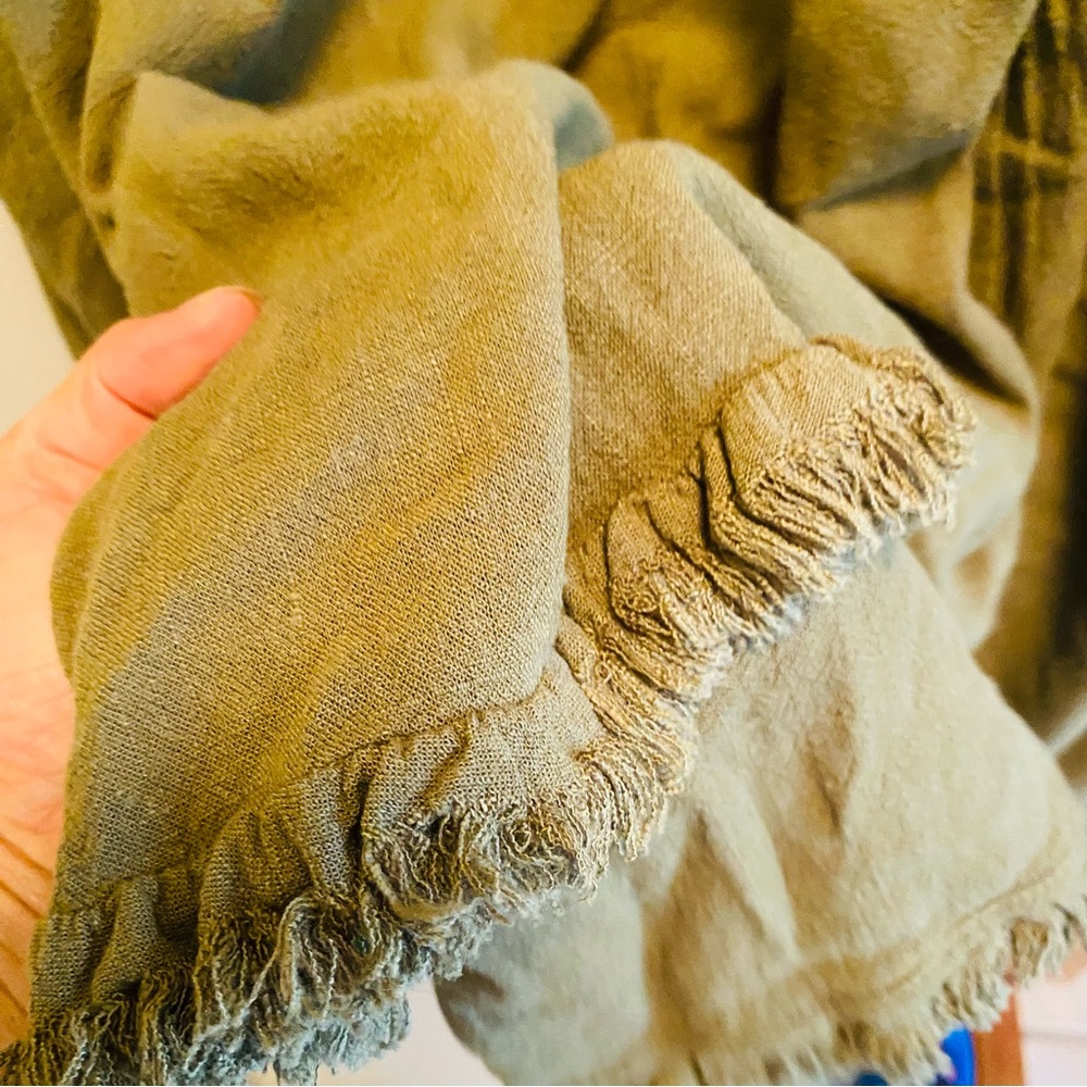 ⭐️ UMGEE Linen Blend Olive Green Fringe Hem Tunic Top - Picture 3 of 5